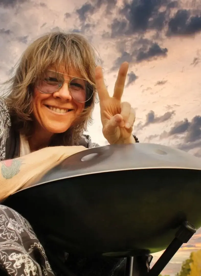 Kelly Richey Handpan performer