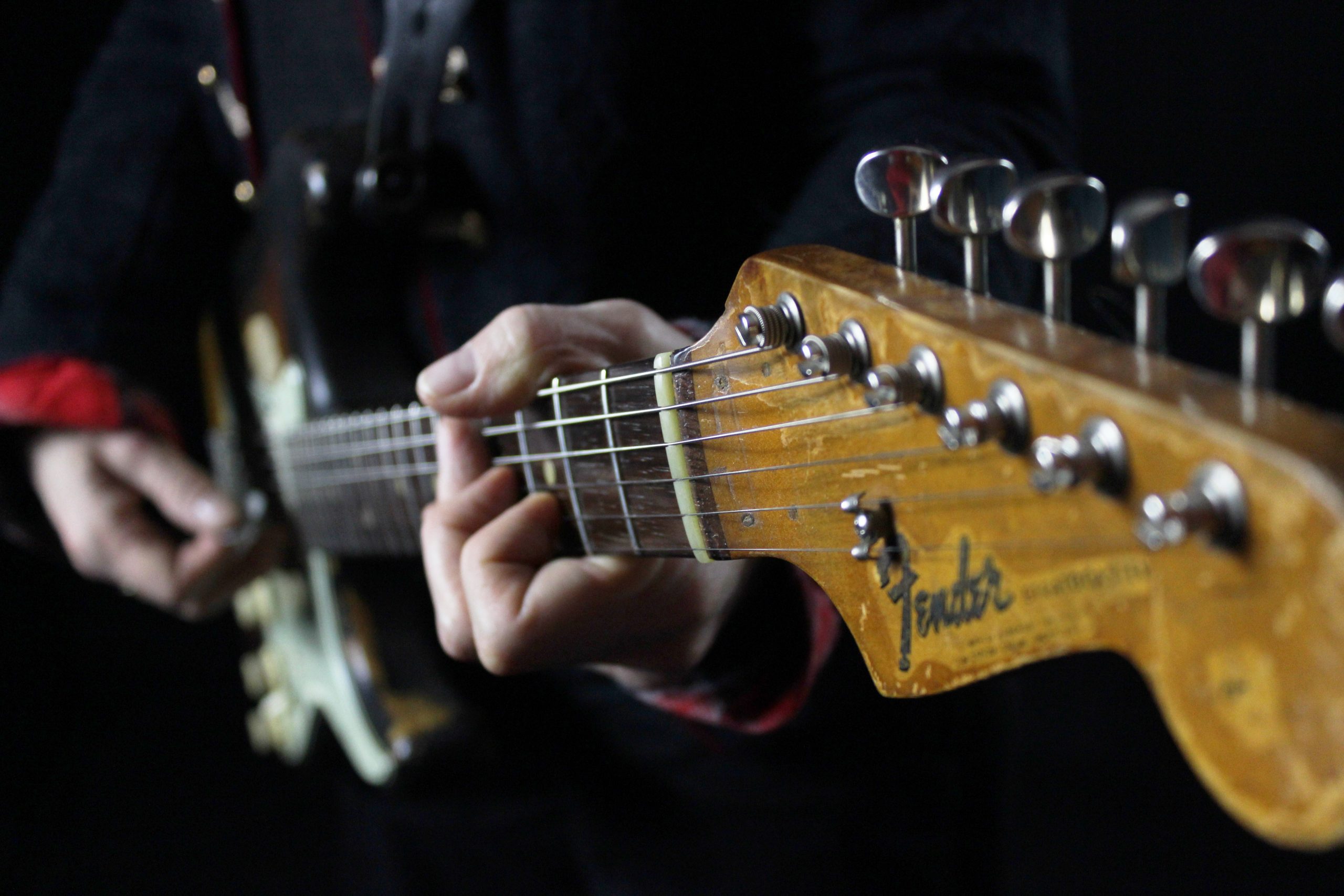 How to Play Lead Guitar: A Complete Beginner's Guide