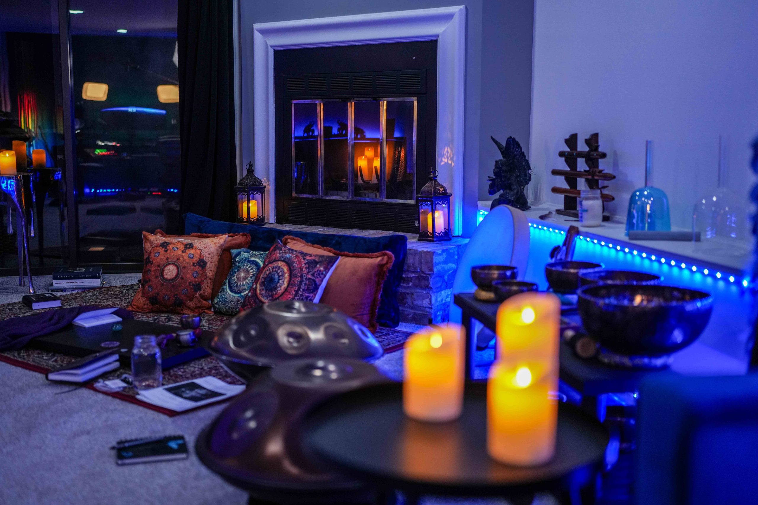 Cozy room with instruments including piano, handpan and guitar