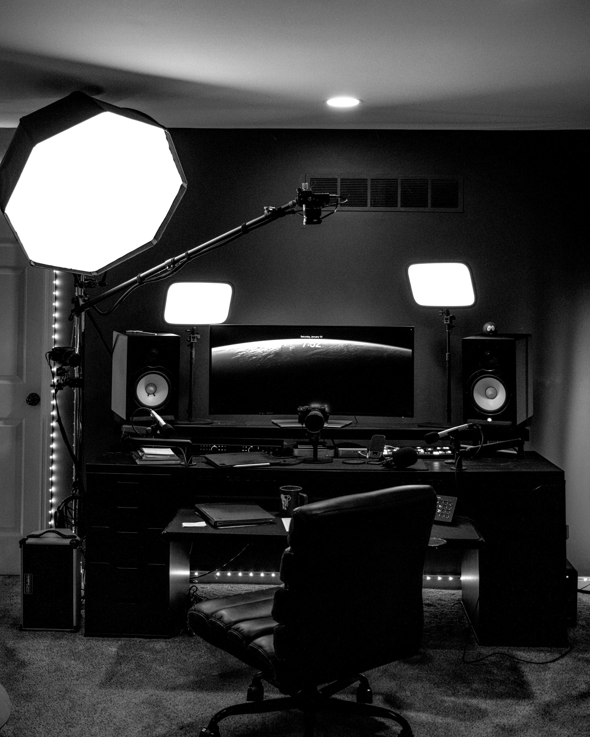 06 Studio in Black and White 04185 scaled Kelly Richey