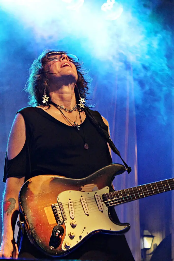 How to Play Lead Guitar: A Complete Beginner's Guide