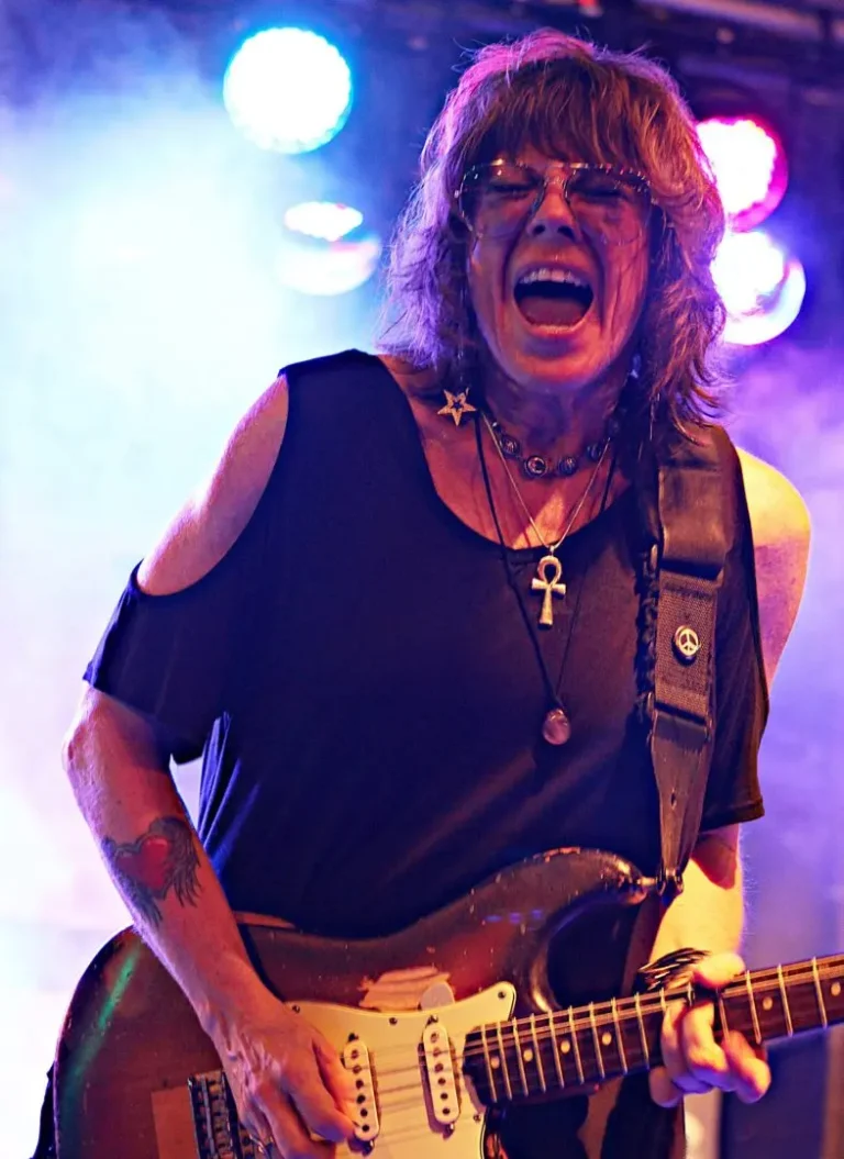 Kelly Richey performance live on stage - How to Play Lead Guitar: A Complete Beginner's Guide