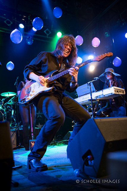How to Play Lead Guitar: A Complete Beginner's Guide