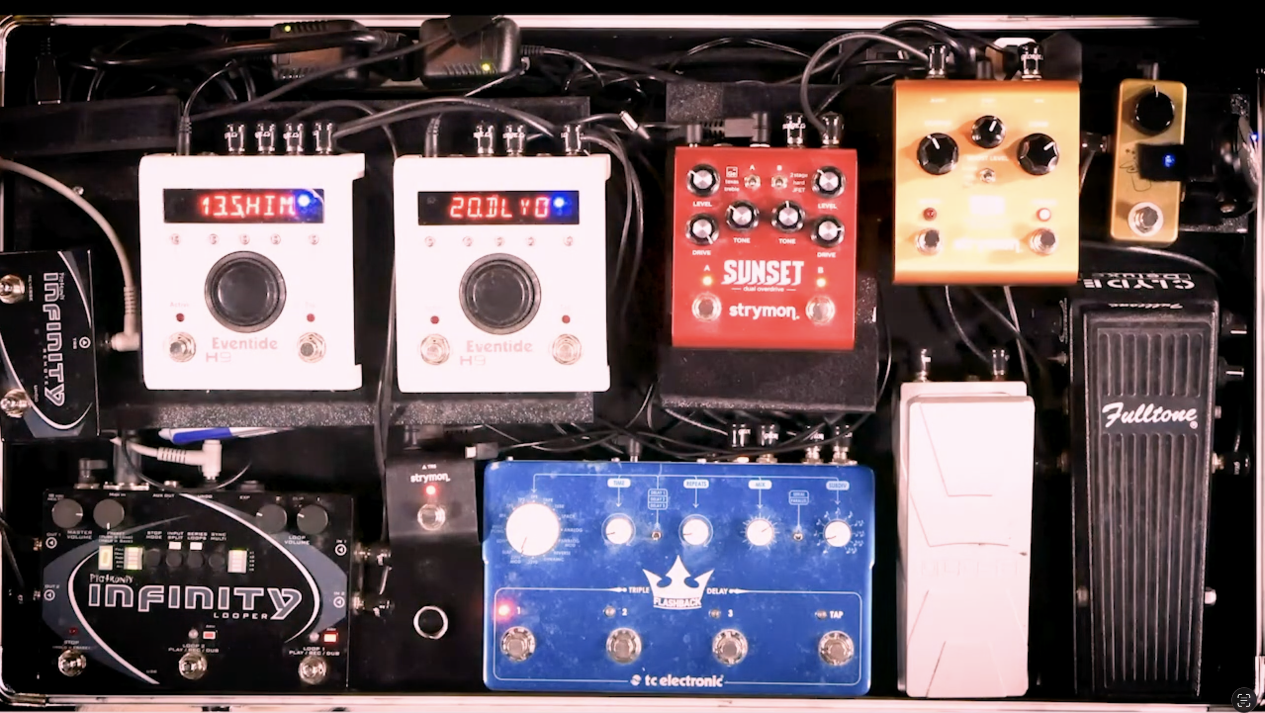 Kelly Richey's electric guitar rig pedal board